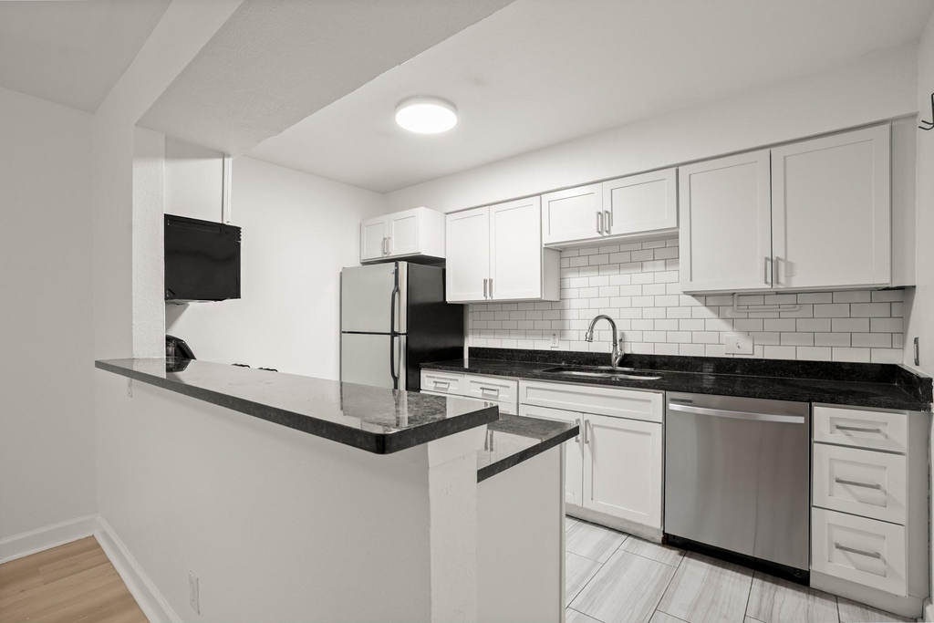 2020 S Congress Ave - Photo 3