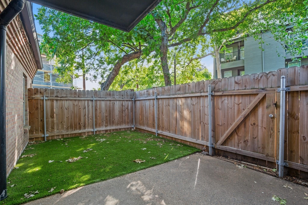 2020 S Congress Ave - Photo 17