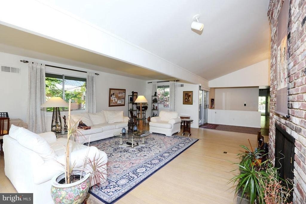 6900 Heatherhill Road - Photo 9