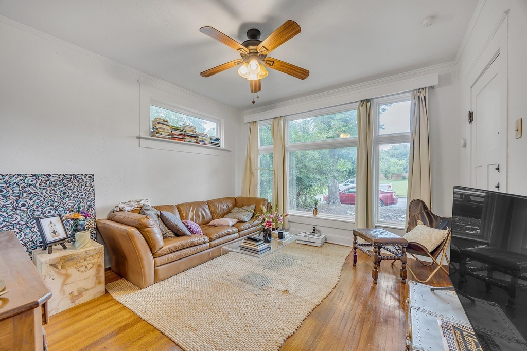 815 E 31st St - Photo 16