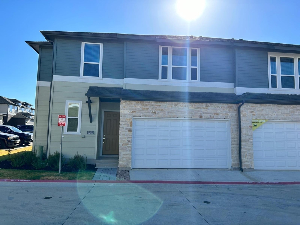 1015 Vista View Dr - Photo 0