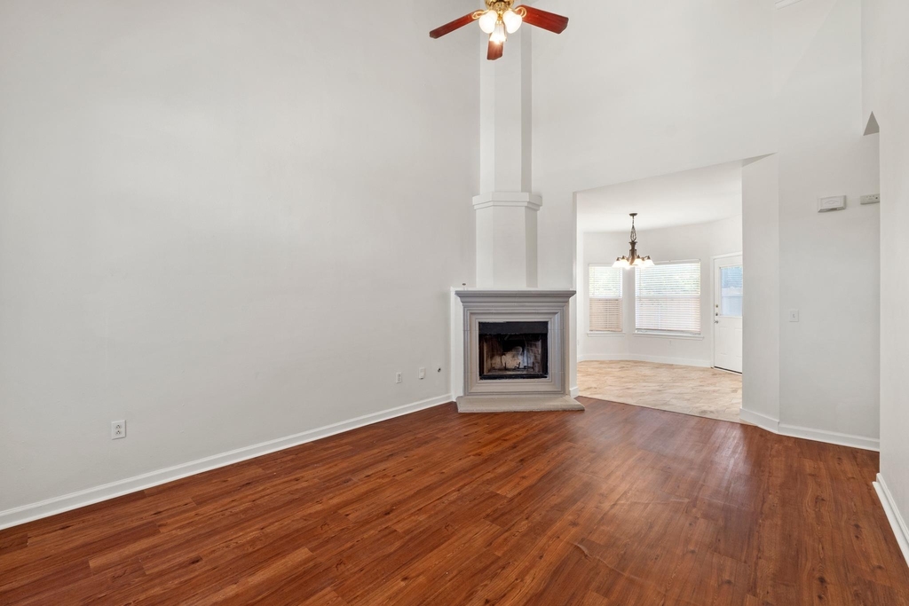 1908 Windy Park Dr - Photo 4