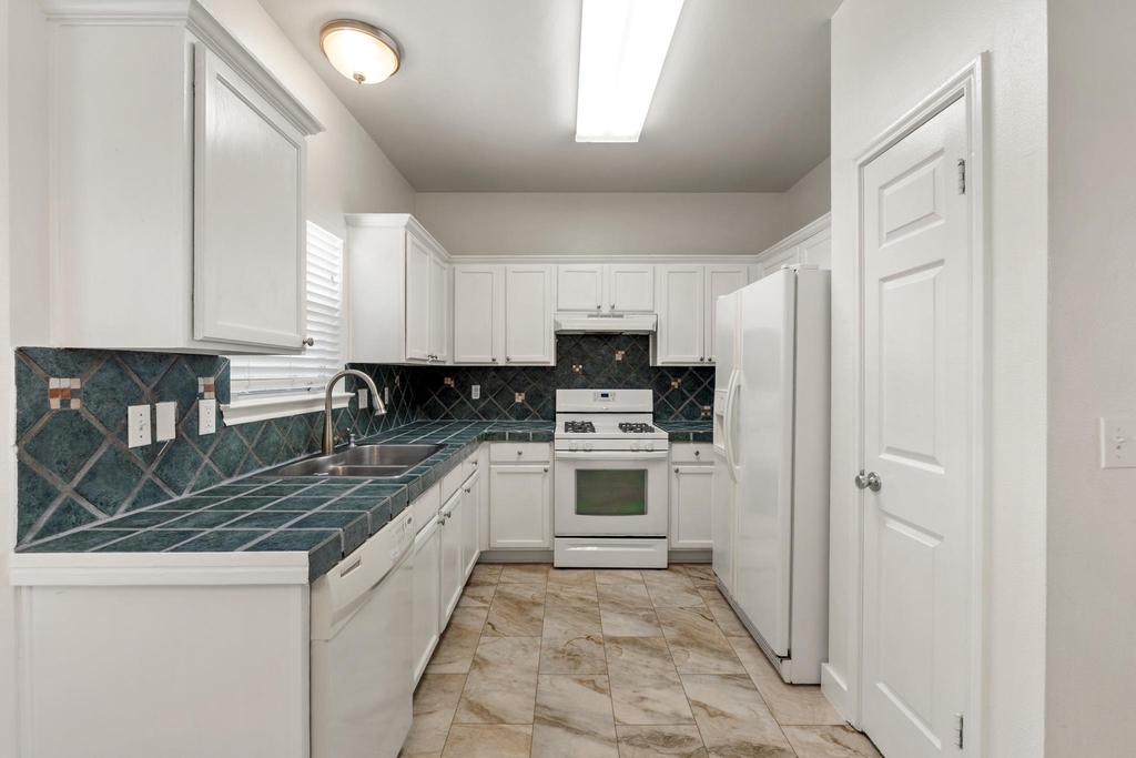 1908 Windy Park Dr - Photo 10
