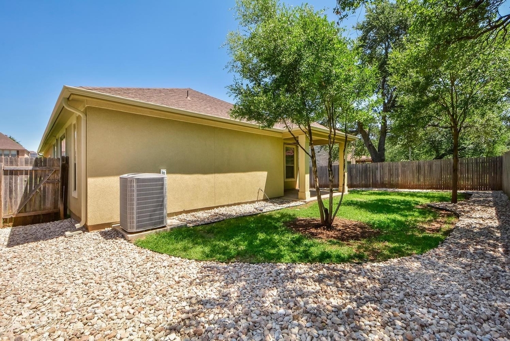 2202 Ezra Ct - Photo 28