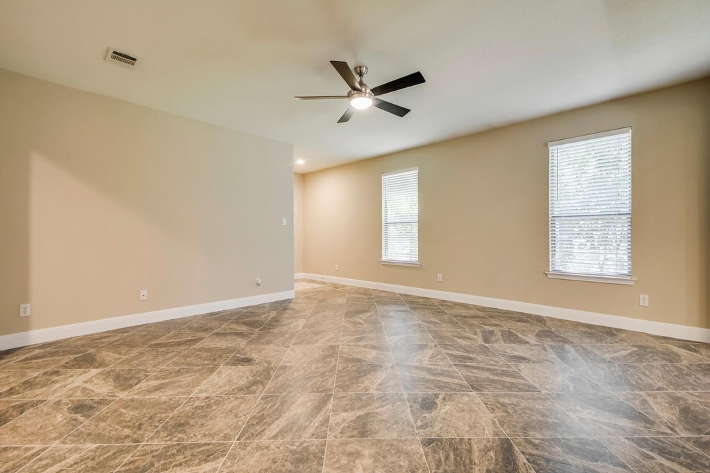 2202 Ezra Ct - Photo 5