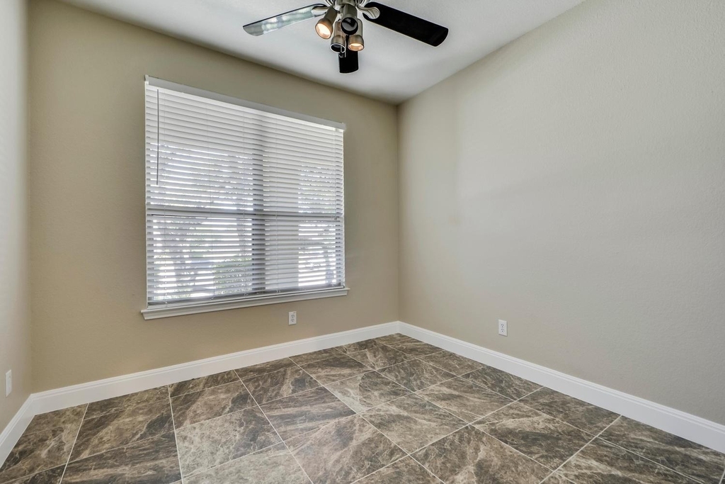 2202 Ezra Ct - Photo 21