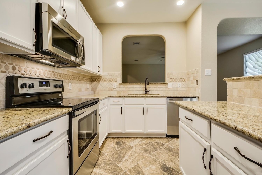 2202 Ezra Ct - Photo 11