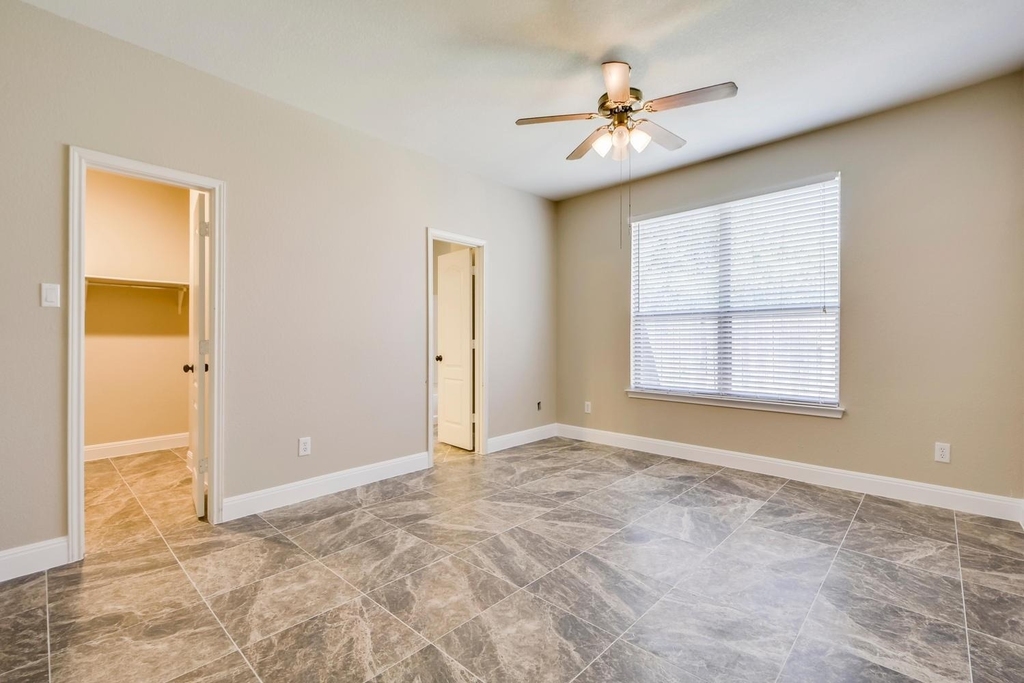 2202 Ezra Ct - Photo 14