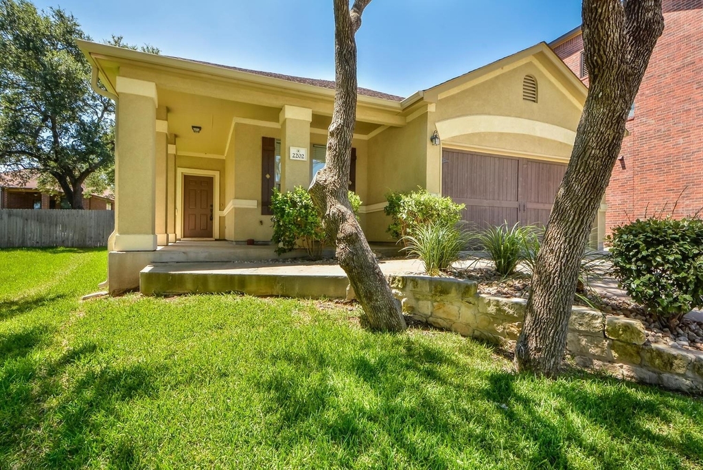 2202 Ezra Ct - Photo 3