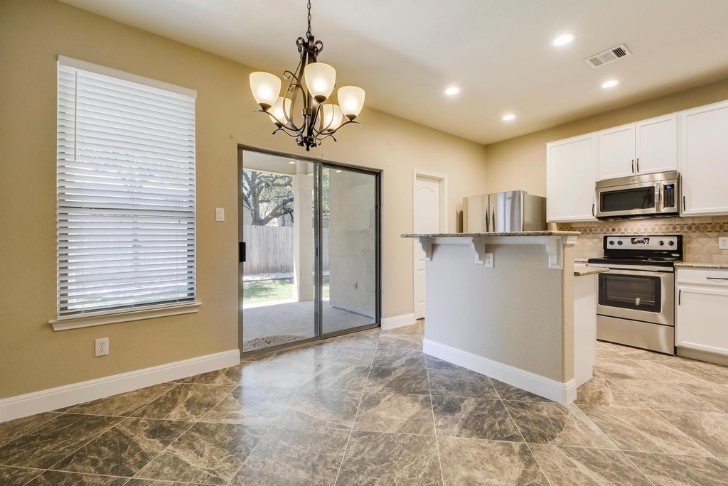 2202 Ezra Ct - Photo 9