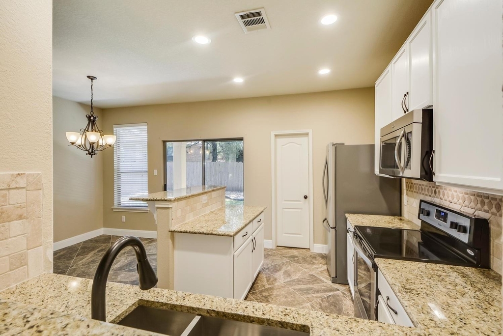 2202 Ezra Ct - Photo 13
