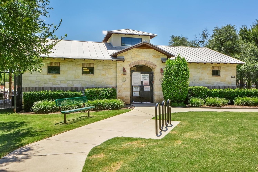 2202 Ezra Ct - Photo 19