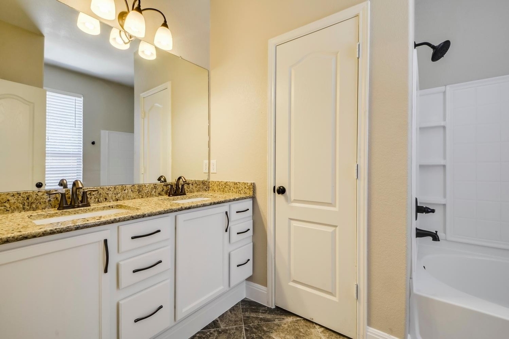 2202 Ezra Ct - Photo 15