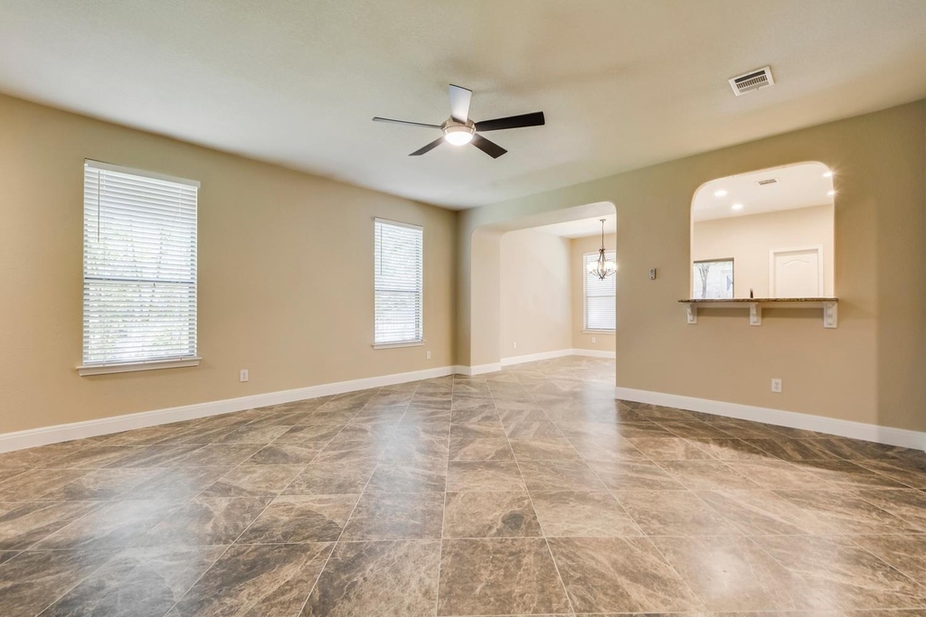2202 Ezra Ct - Photo 6