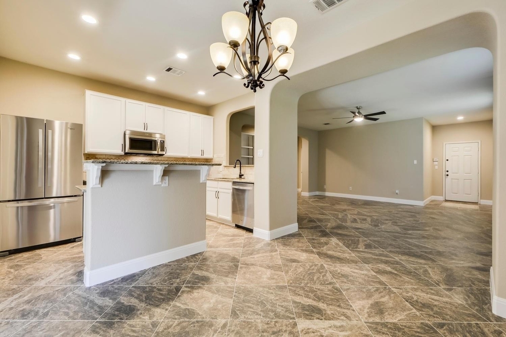 2202 Ezra Ct - Photo 10