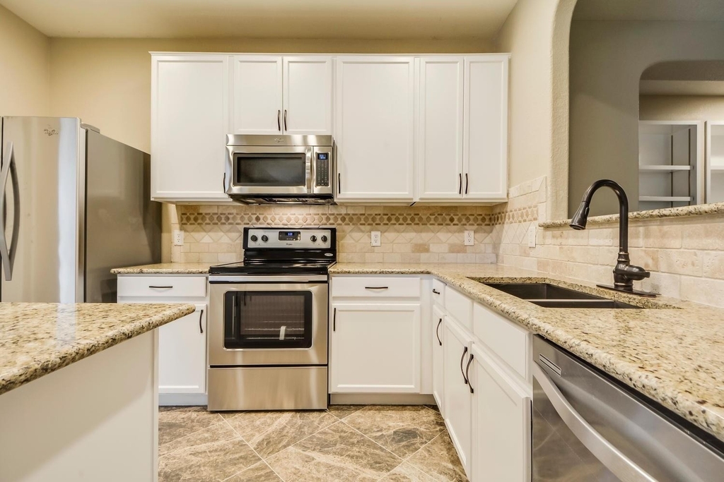 2202 Ezra Ct - Photo 12