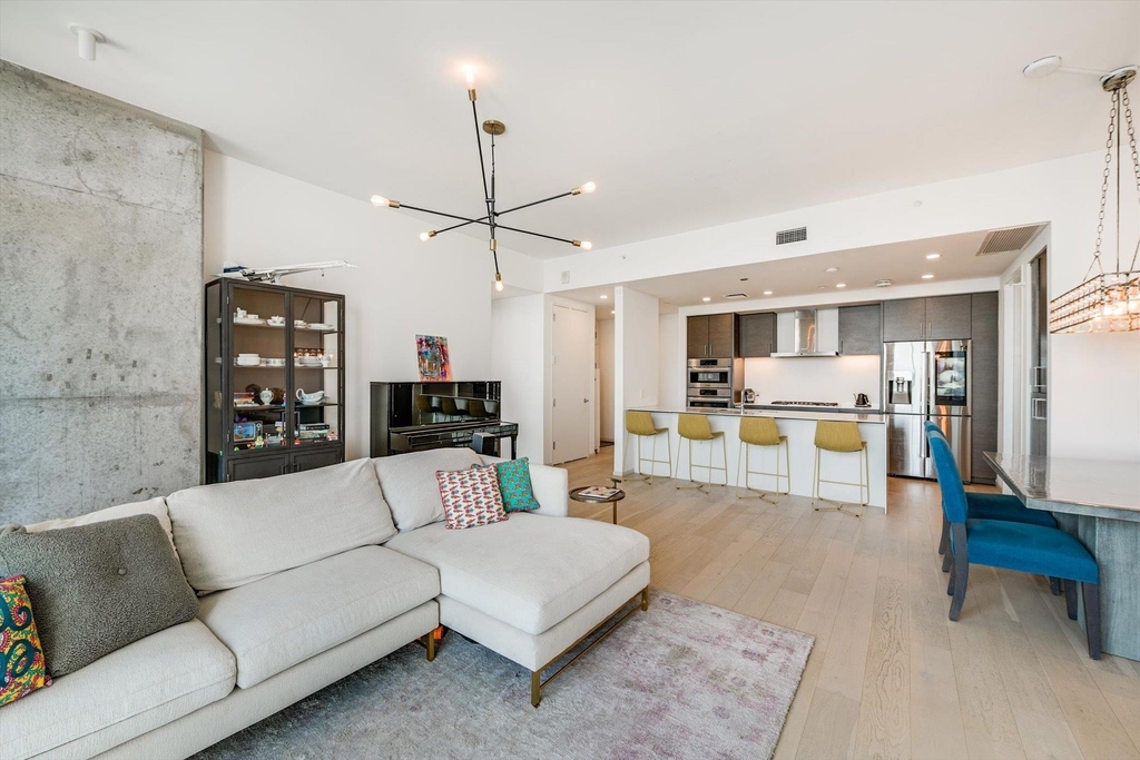 301 West Ave - Photo 0