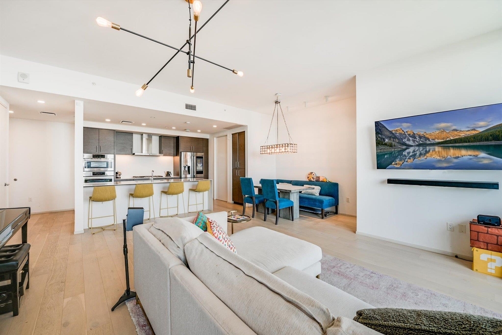 301 West Ave - Photo 1