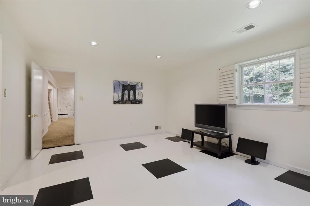 1397 Canterbury Way - Photo 16