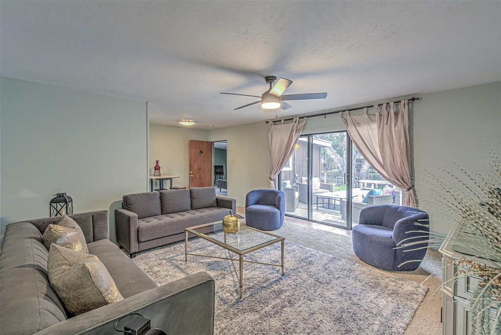5304 Bedford St - Photo 3