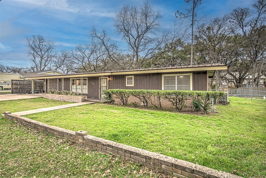 5304 Bedford St - Photo 1