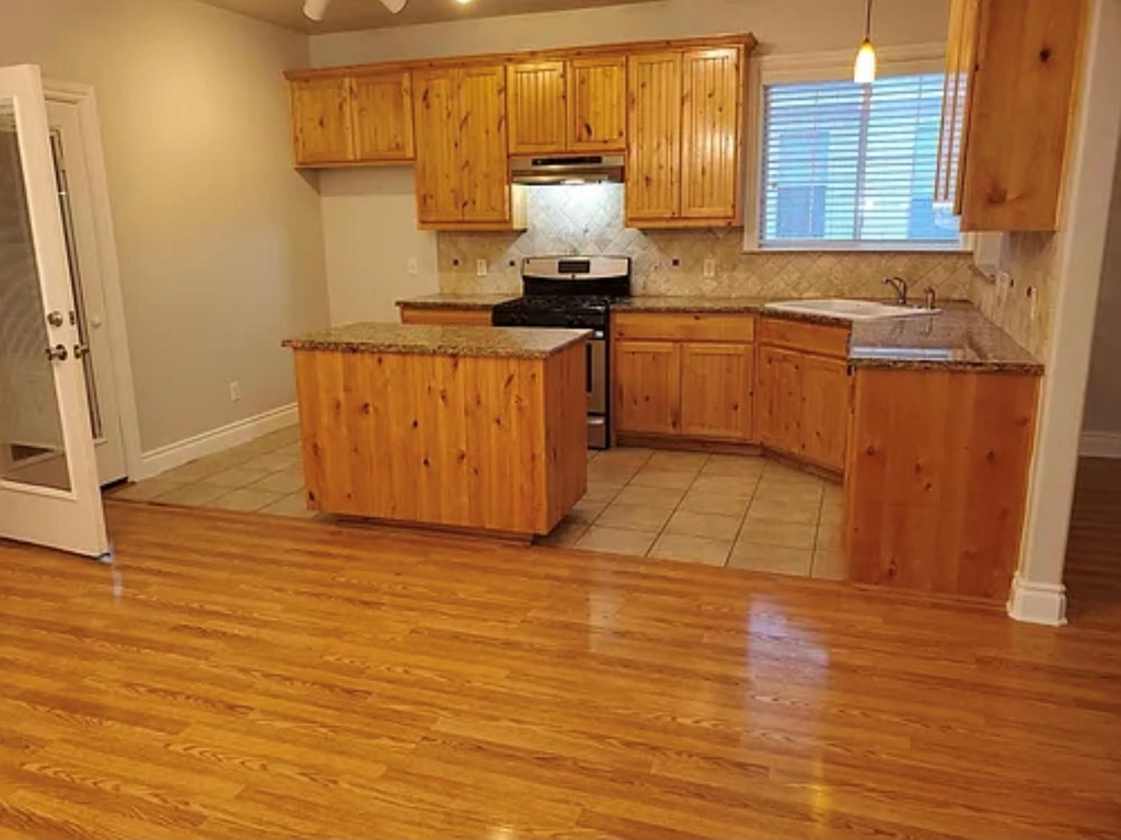 203 E Pecan St - Photo 5