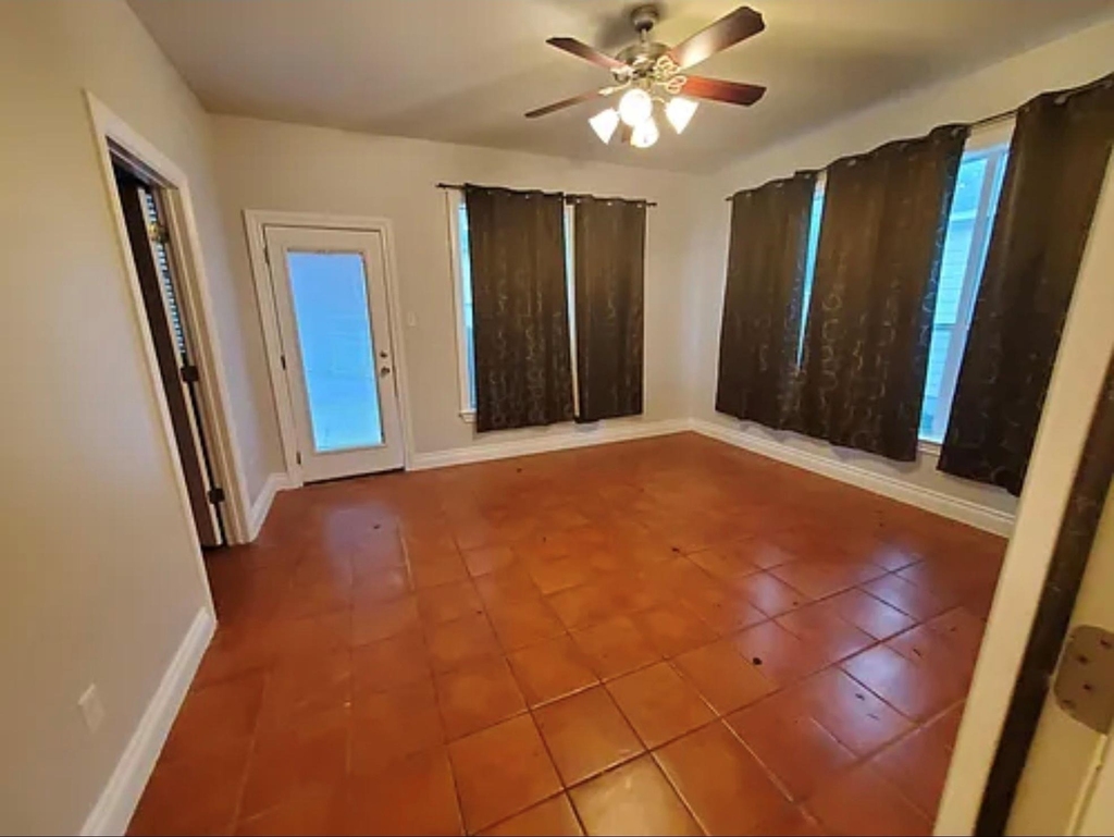 203 E Pecan St - Photo 7