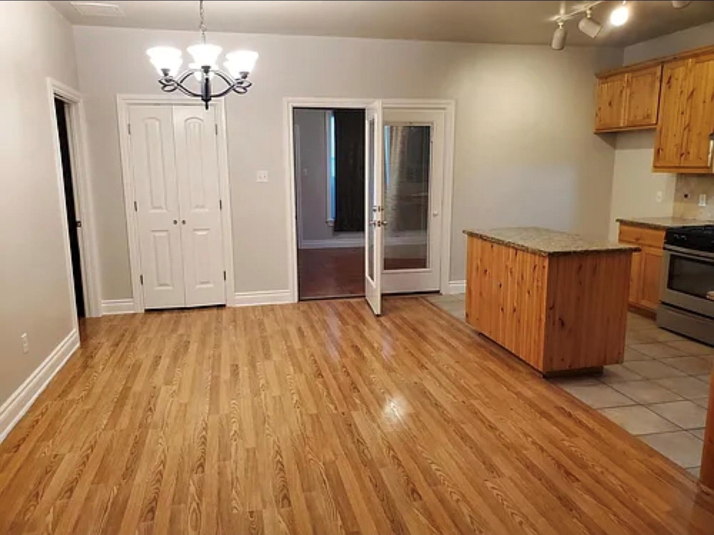 203 E Pecan St - Photo 4