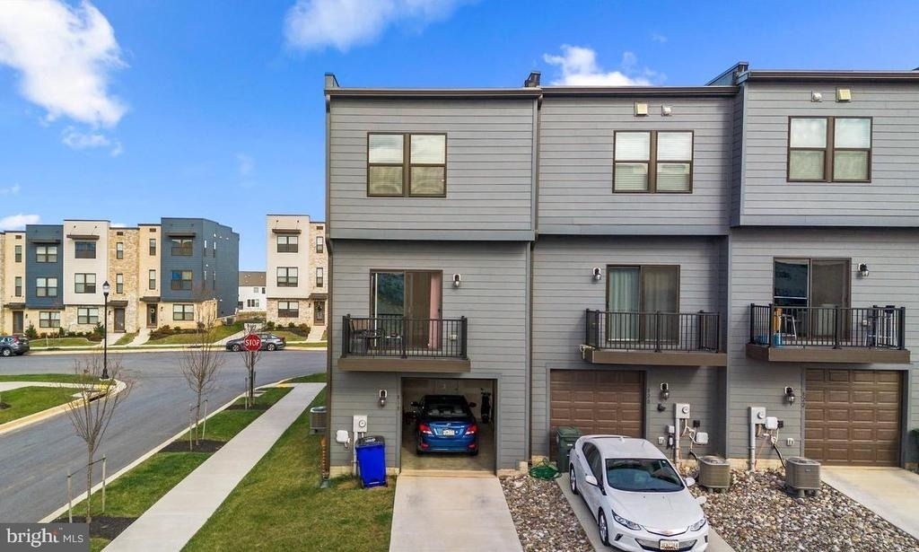 818 Bond Street - Photo 23