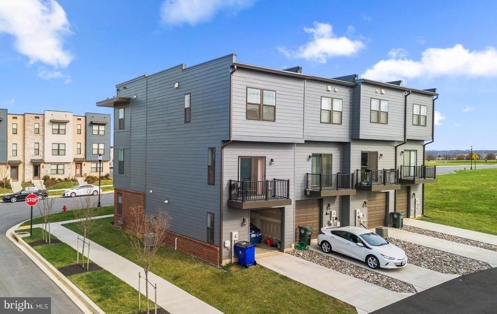 818 Bond Street - Photo 24