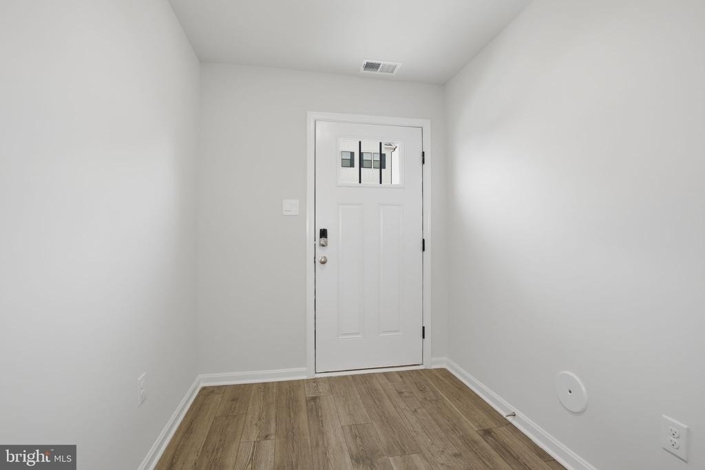 818 Bond Street - Photo 2