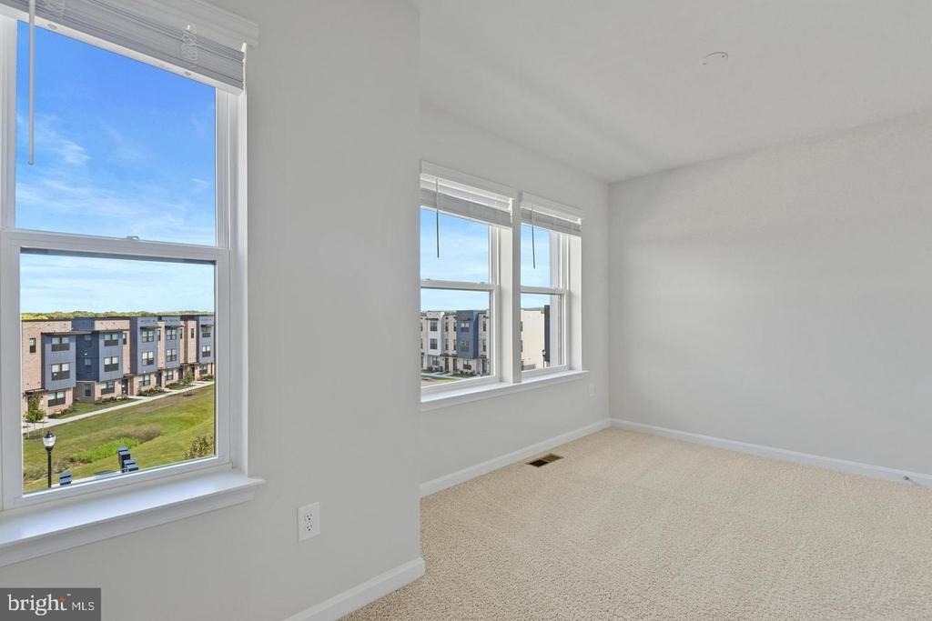 818 Bond Street - Photo 17