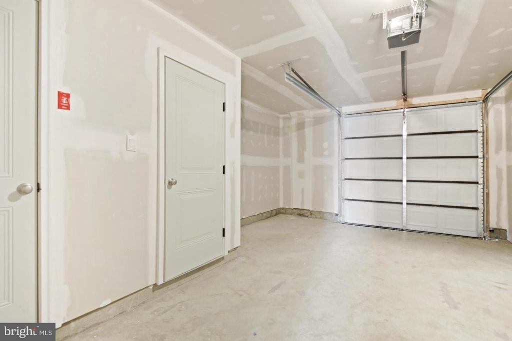 818 Bond Street - Photo 21