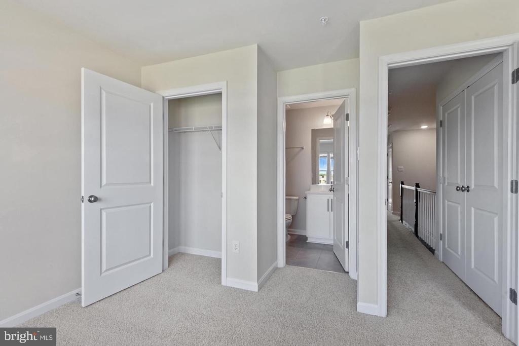818 Bond Street - Photo 18