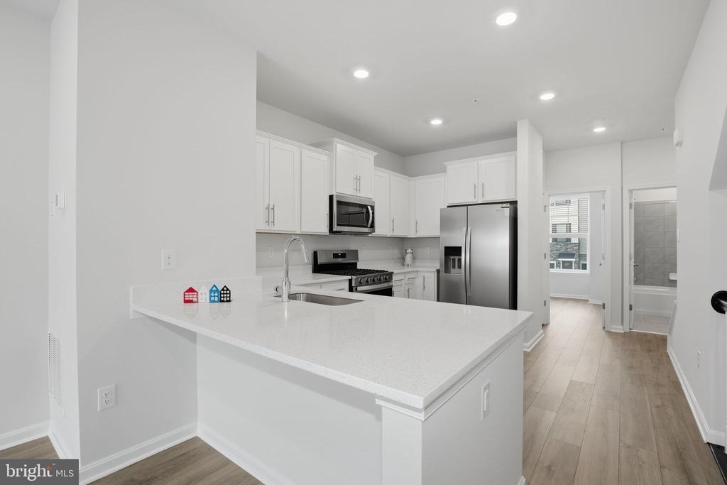 818 Bond Street - Photo 10