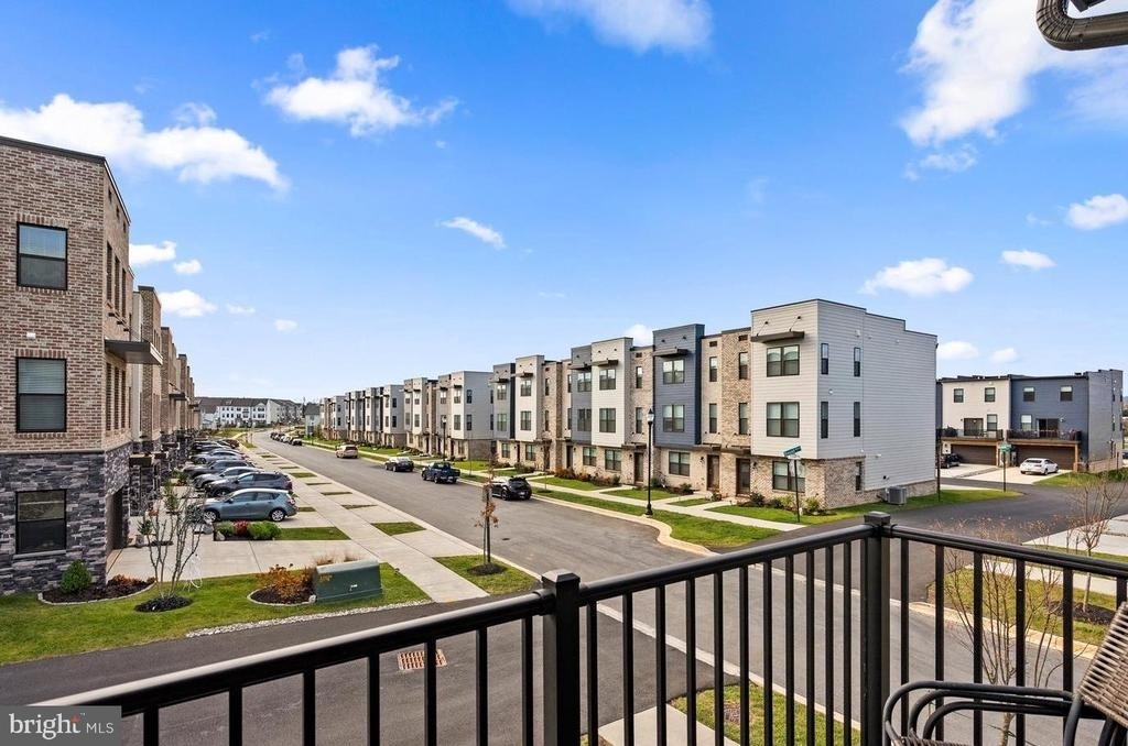 818 Bond Street - Photo 22