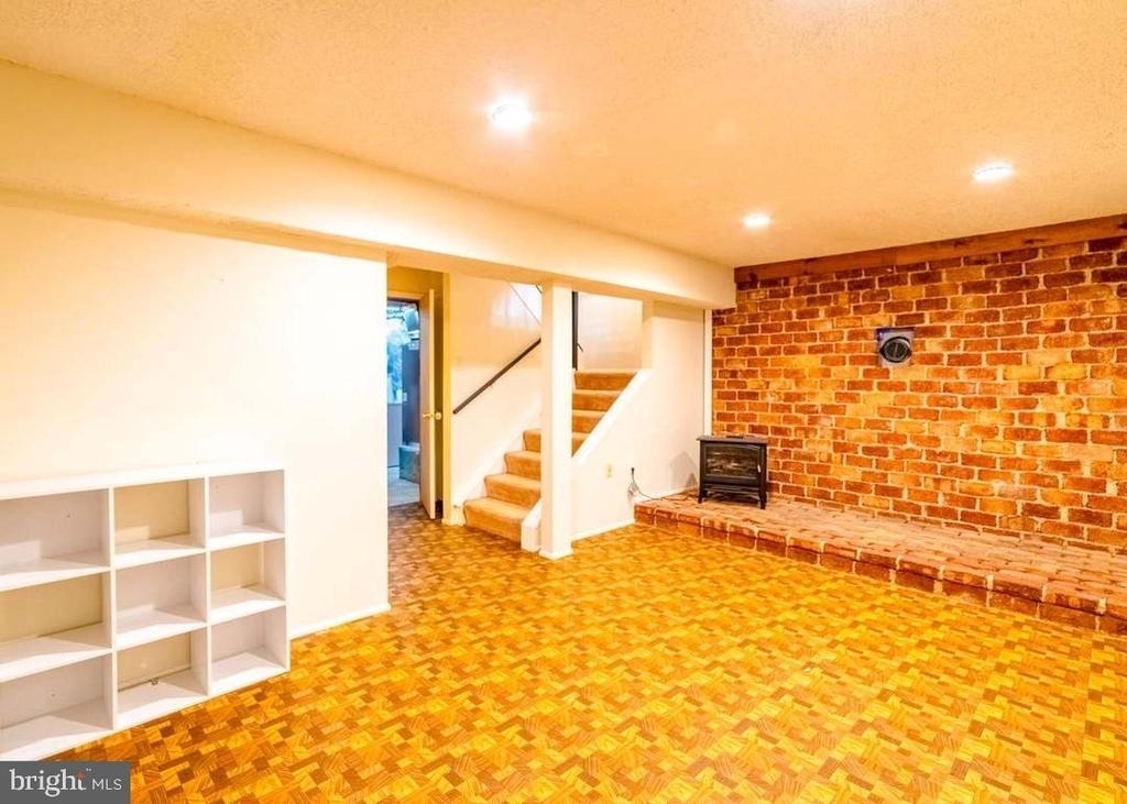 249 Canfield Terrace - Photo 4