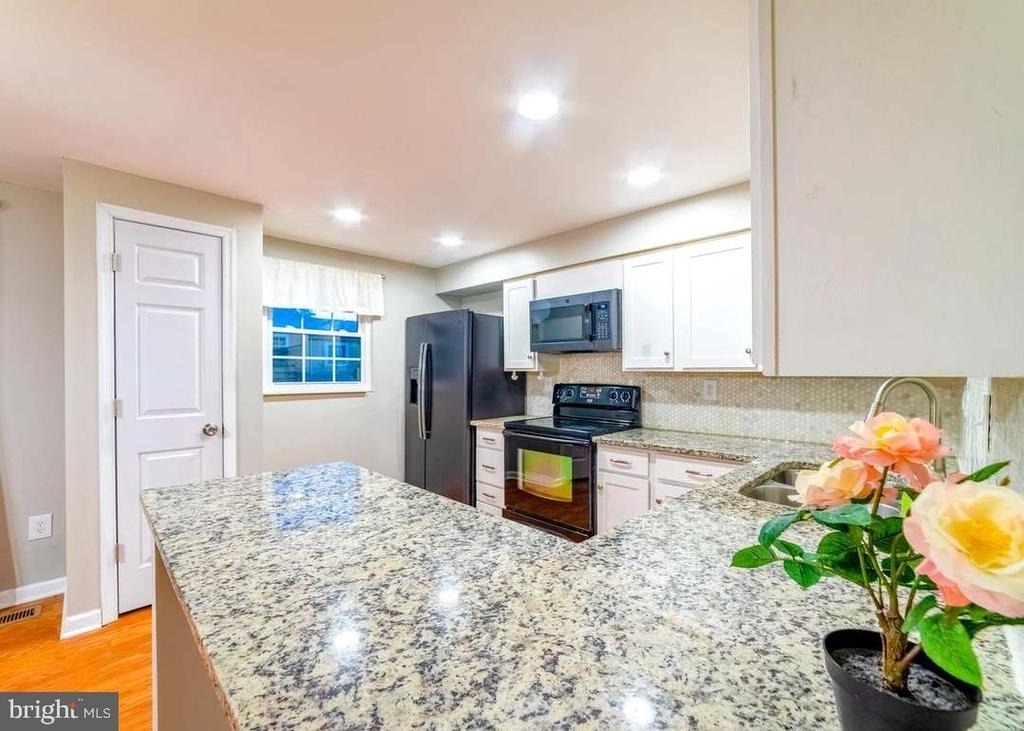 249 Canfield Terrace - Photo 3