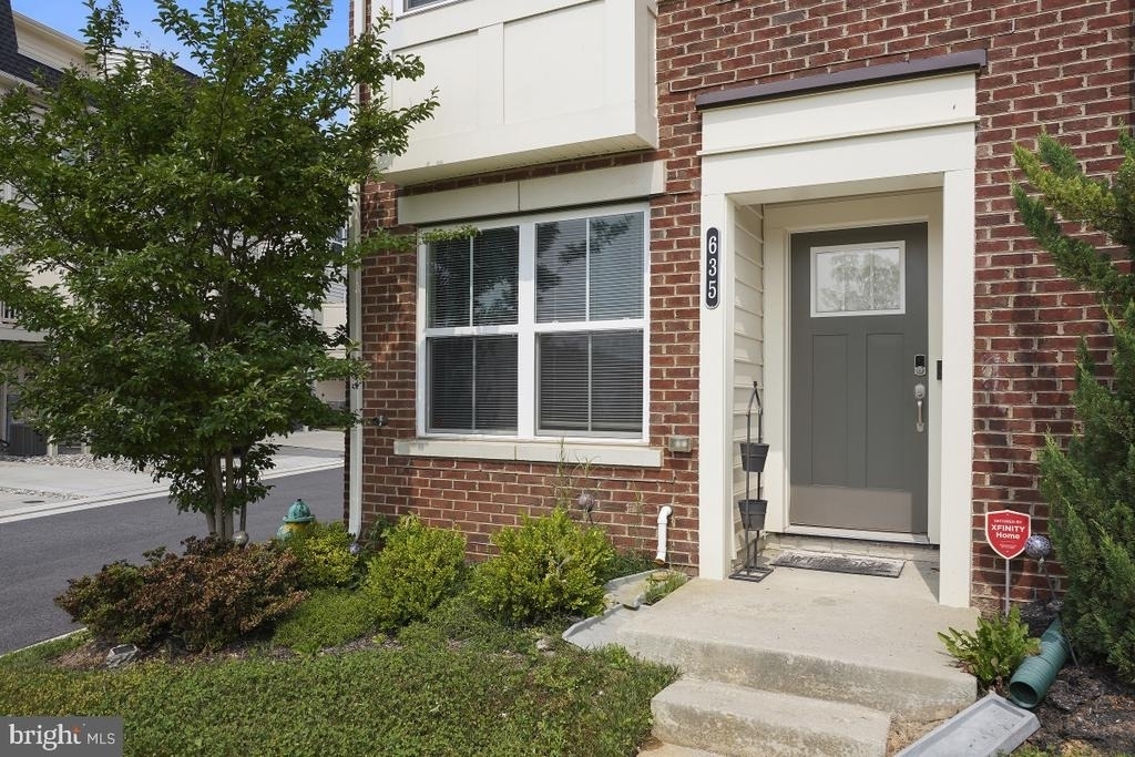 635 E Church Street - Photo 1