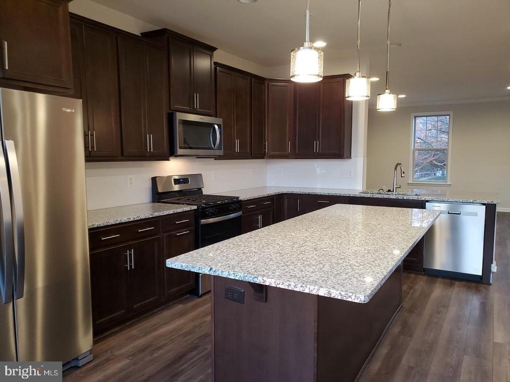 304 Faversham Pl - Photo 9