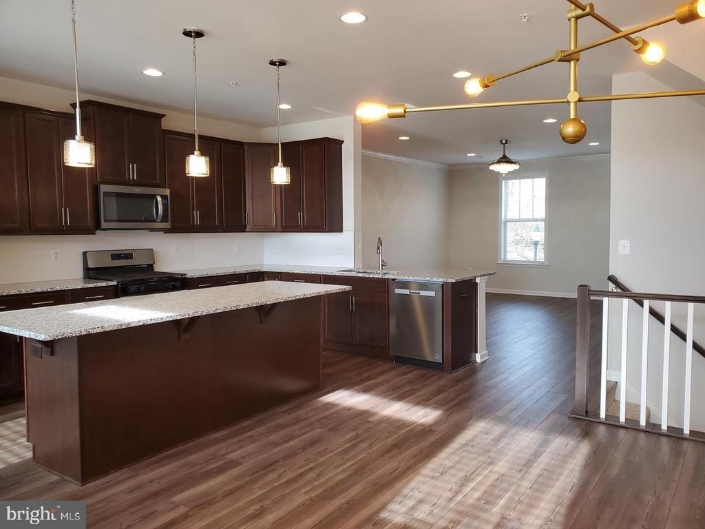 304 Faversham Pl - Photo 12