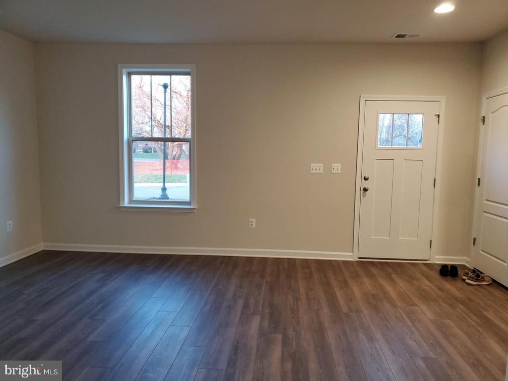 304 Faversham Pl - Photo 2