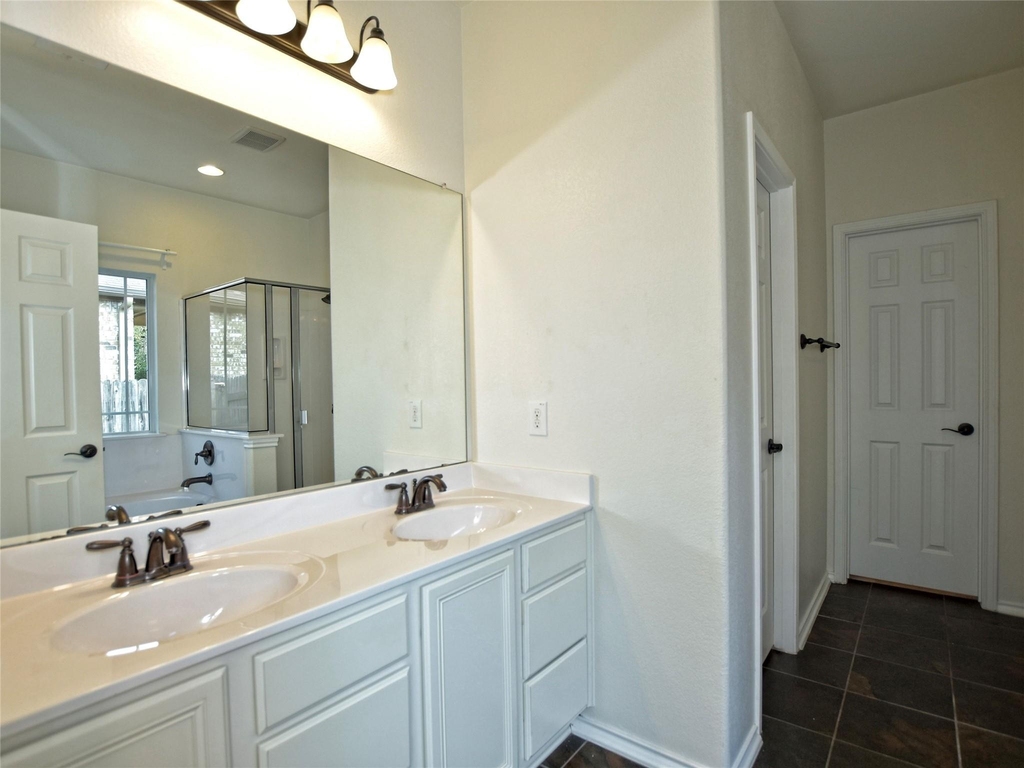 2717 Claremont Ct - Photo 20
