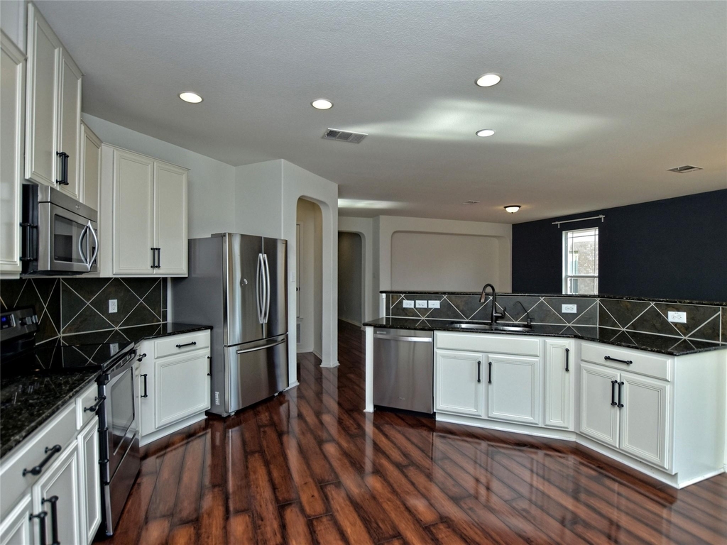 2717 Claremont Ct - Photo 12