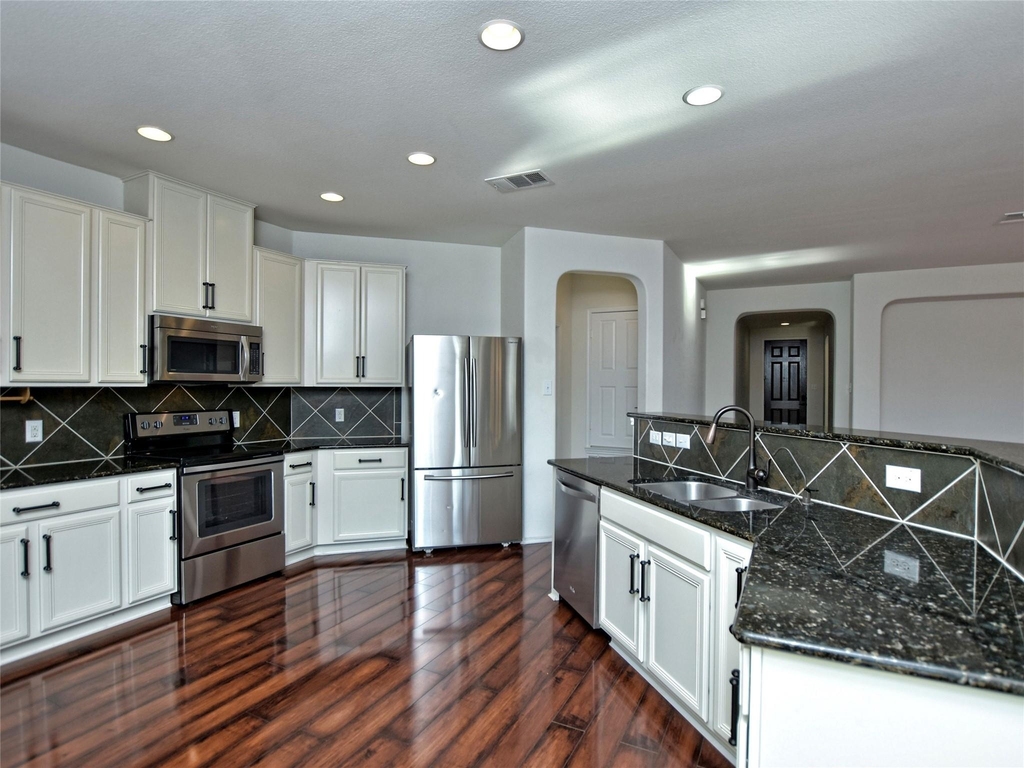 2717 Claremont Ct - Photo 11