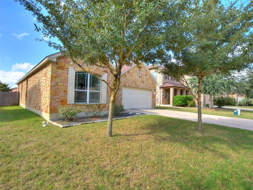 2717 Claremont Ct - Photo 2