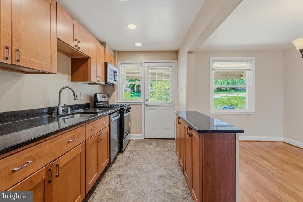 586 Lucia Avenue - Photo 8