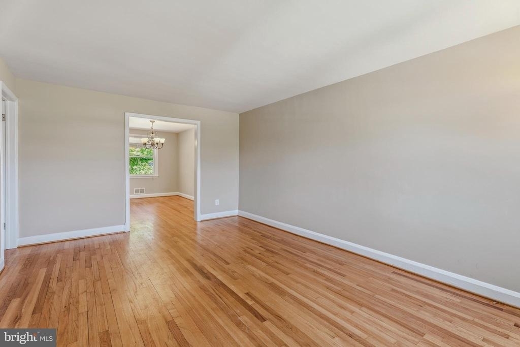 586 Lucia Avenue - Photo 3