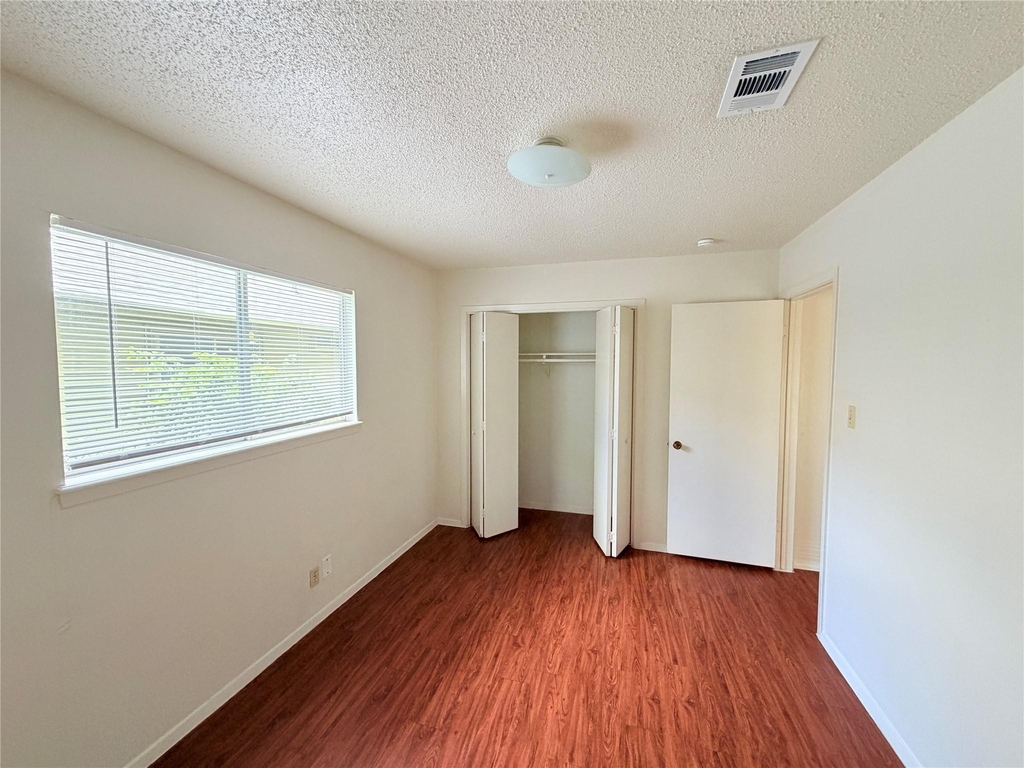 5206 Village Trl - Photo 18