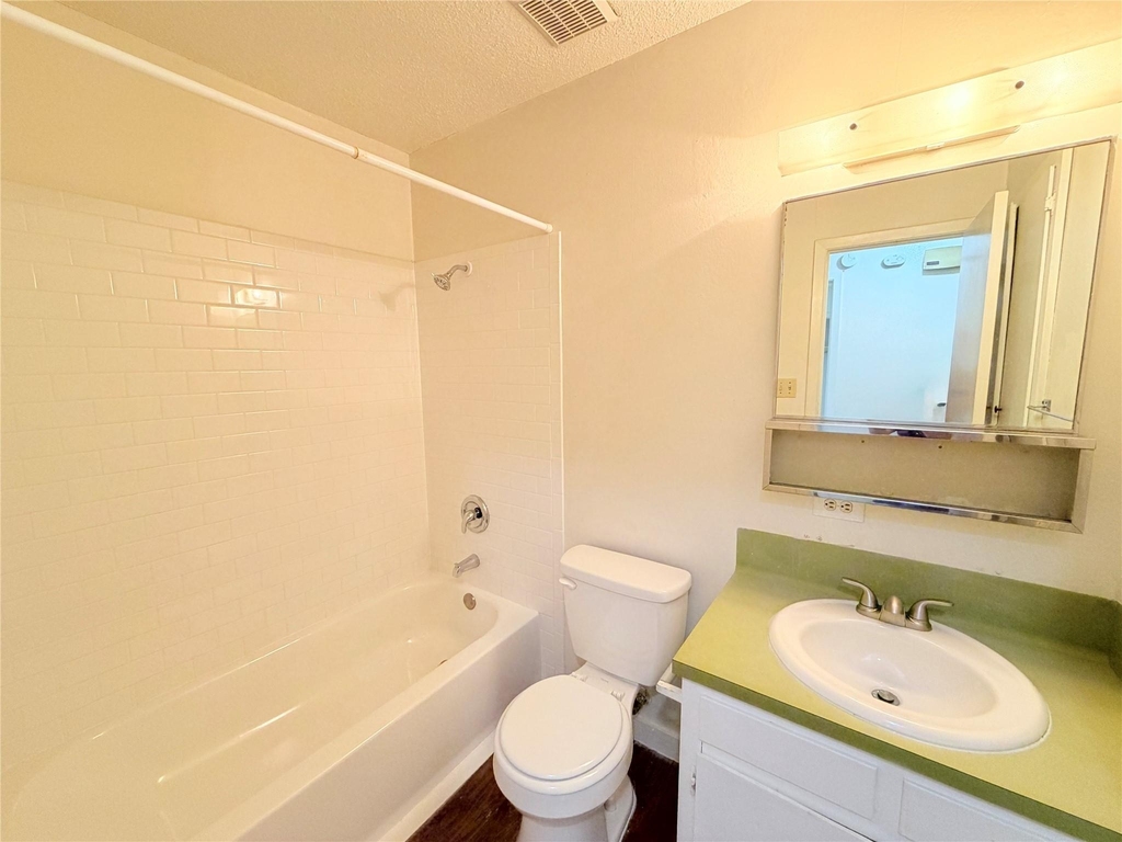 5206 Village Trl - Photo 19